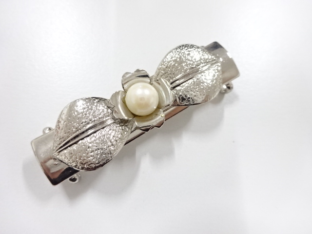 JAPANESE KIMONO / ANTIQUE OBIDOME (SASH CLIP) / PEARL